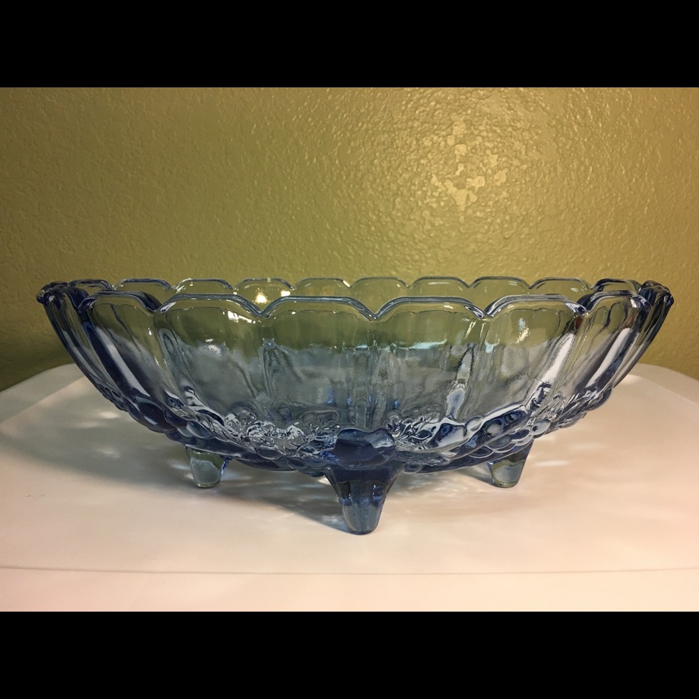 Vintage Indiana / Colony Glass Blue Harvest Grape Bowl - Picture 4 of 12